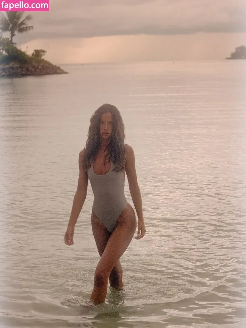 Isabelle Mathers Onlyfans Photo Gallery 