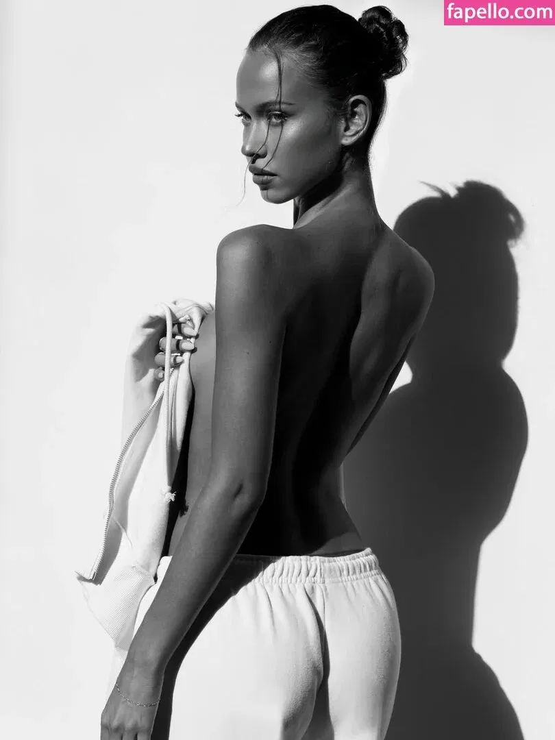 Isabelle Mathers Onlyfans Photo Gallery 