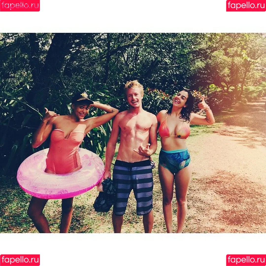 Alanna Masterson Onlyfans Photo Gallery 