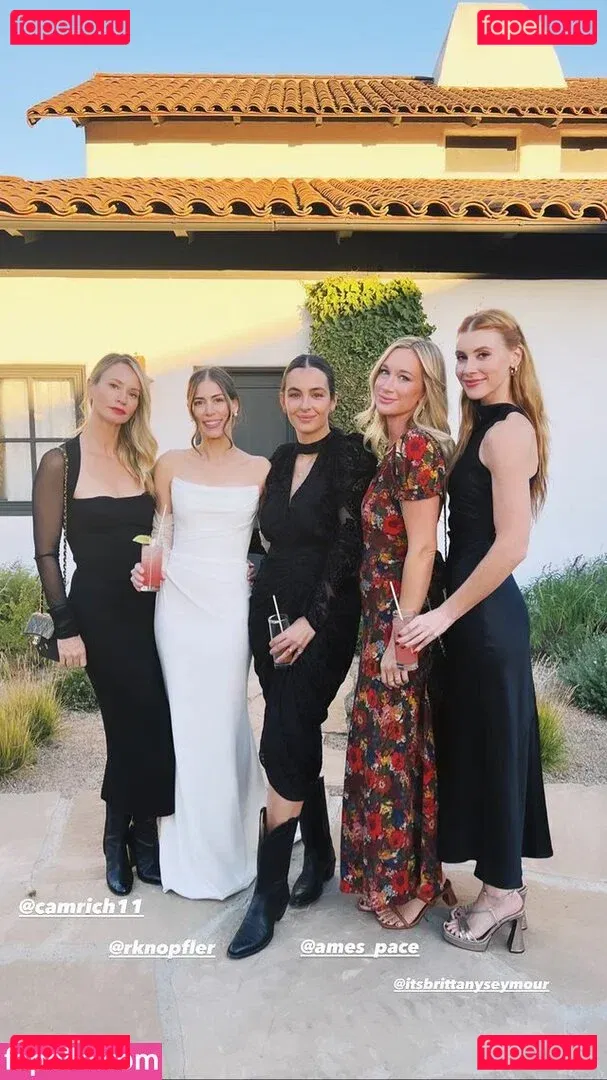 Alanna Masterson Onlyfans Photo Gallery 