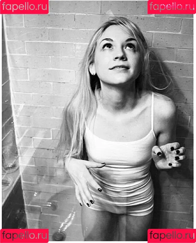 Emily Kinney Onlyfans Photo Gallery 