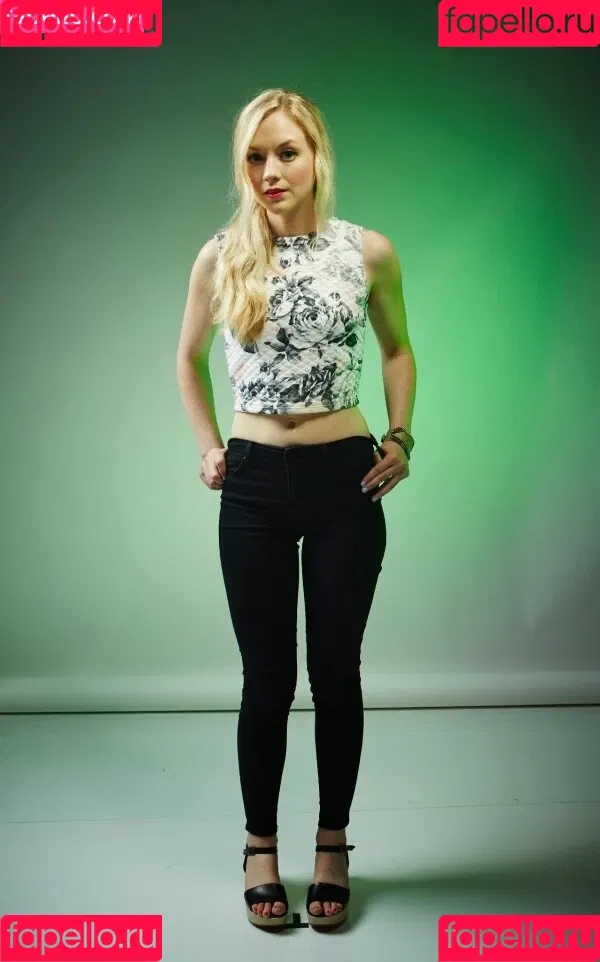 Emily Kinney Onlyfans Photo Gallery 