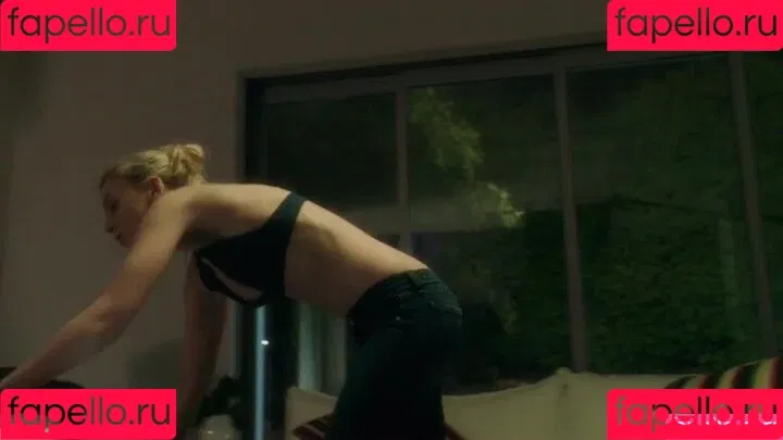 Emily Kinney Onlyfans Photo Gallery 