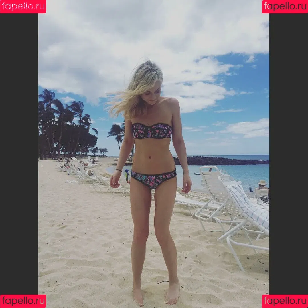 Emily Kinney Onlyfans Photo Gallery 