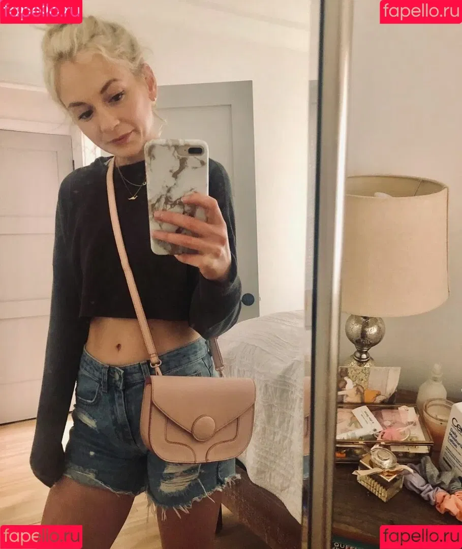 Emily Kinney Onlyfans Photo Gallery 