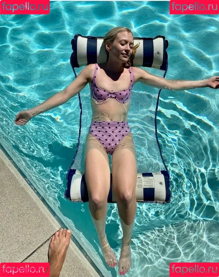 Emily Kinney Onlyfans Photo Gallery 