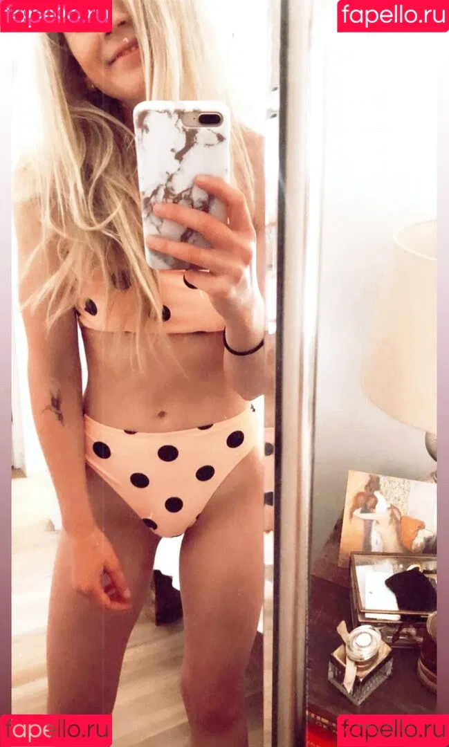 Emily Kinney Onlyfans Photo Gallery 