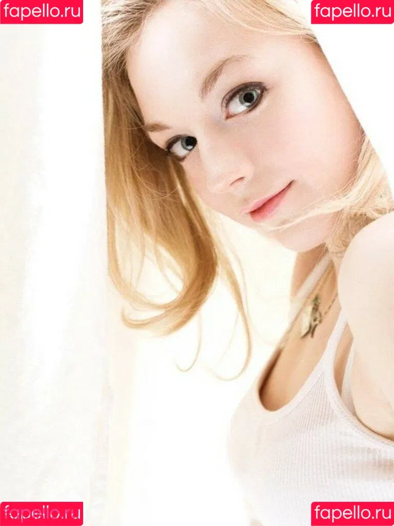 Emily Kinney Onlyfans Photo Gallery 
