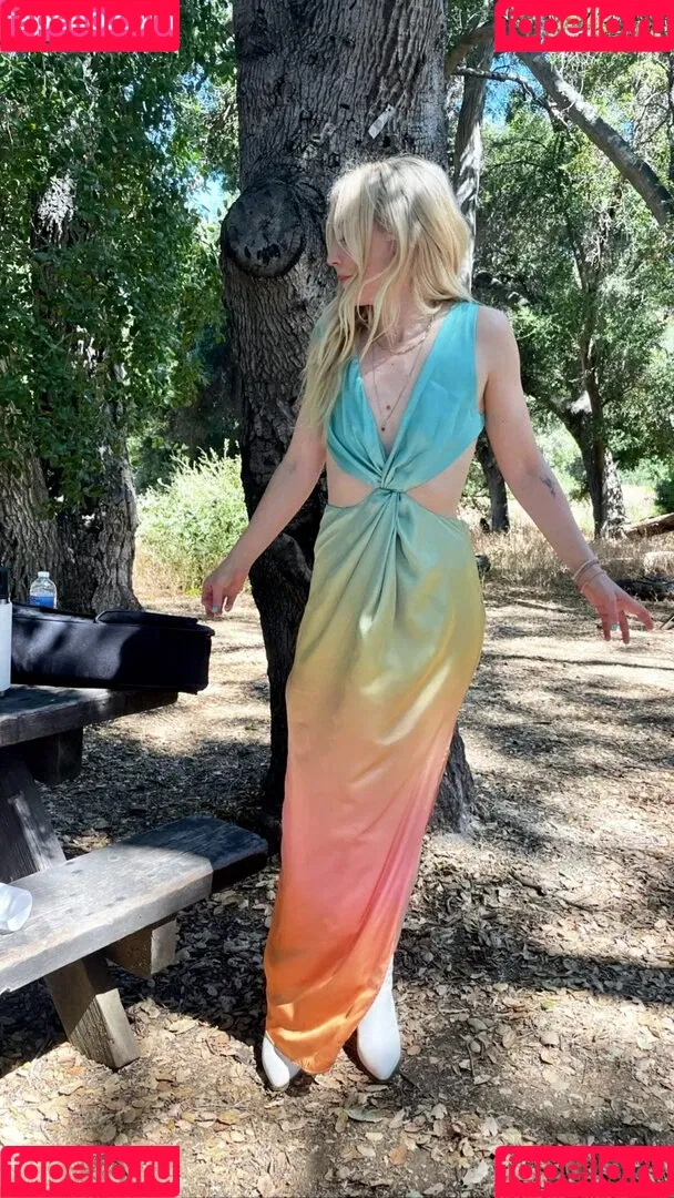 Emily Kinney Onlyfans Photo Gallery 