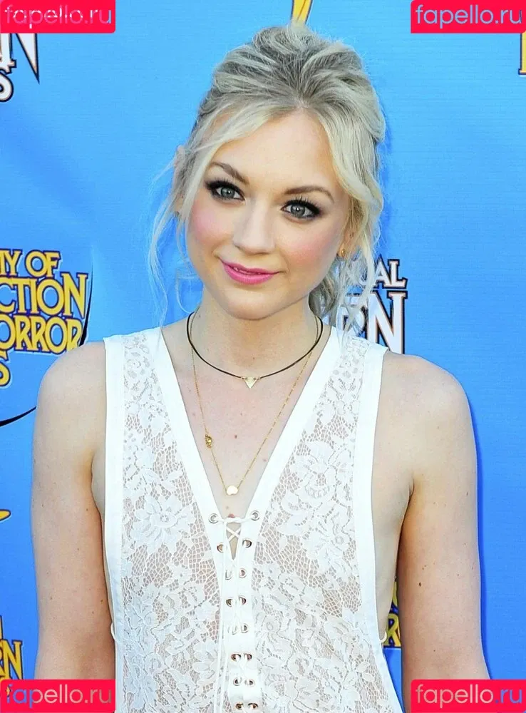 Emily Kinney Onlyfans Photo Gallery 