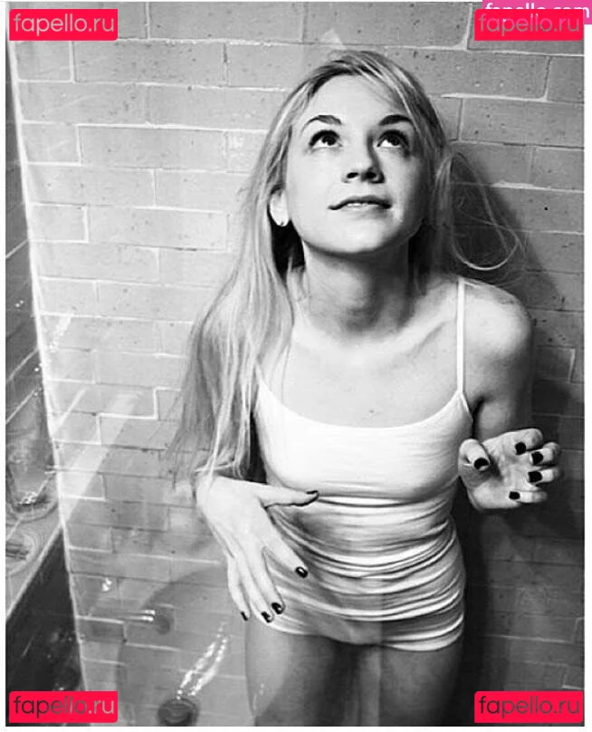 Emily Kinney Onlyfans Photo Gallery 