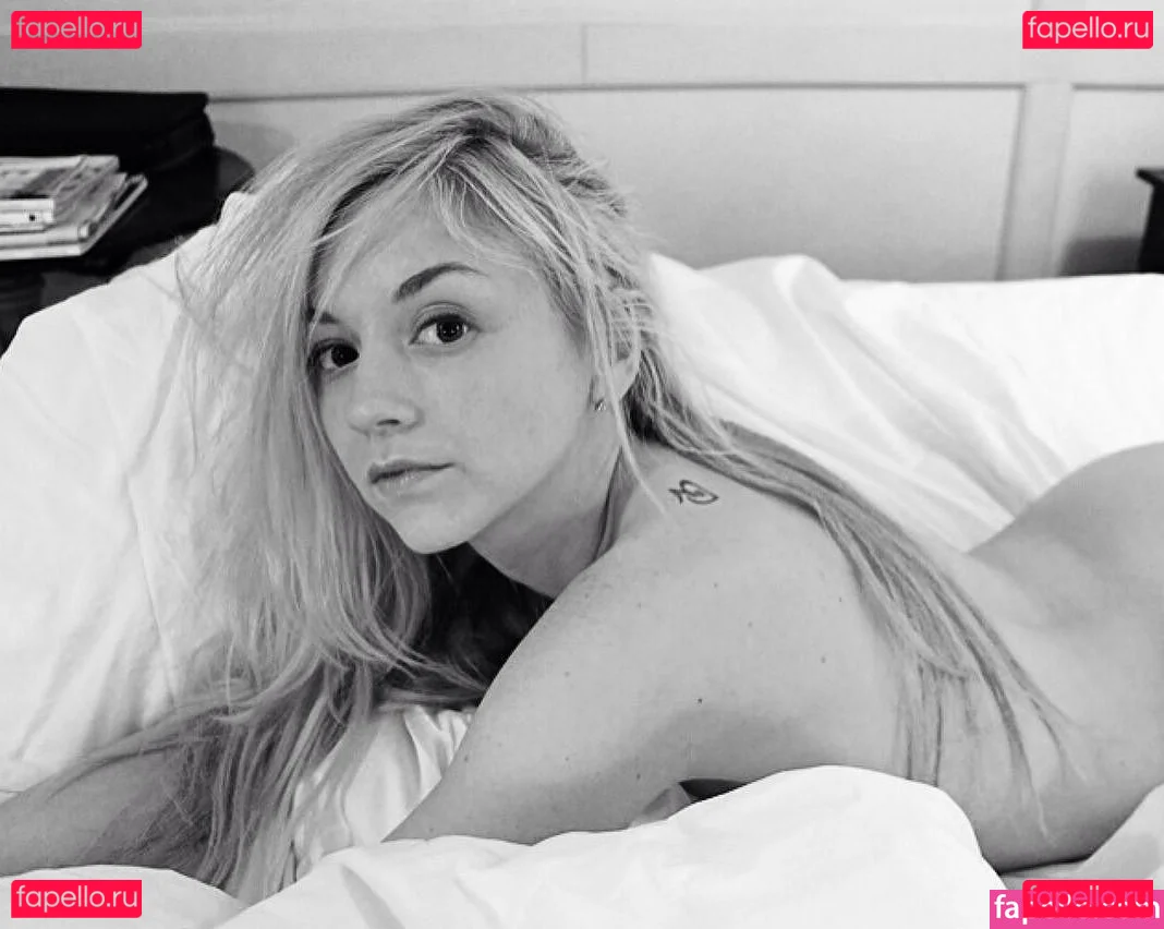 Emily Kinney Onlyfans Photo Gallery 