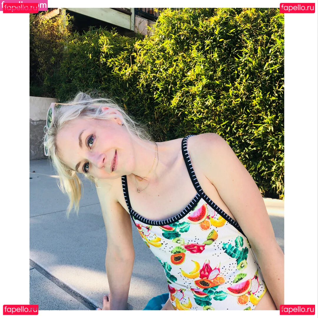 Emily Kinney Onlyfans Photo Gallery 