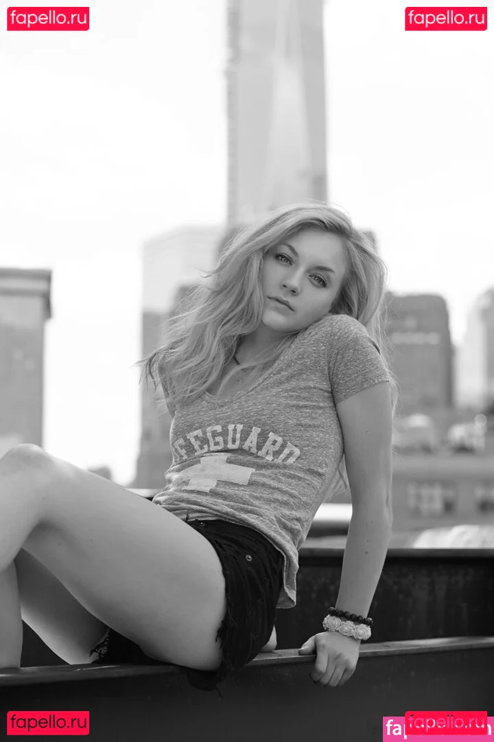 Emily Kinney Onlyfans Photo Gallery 