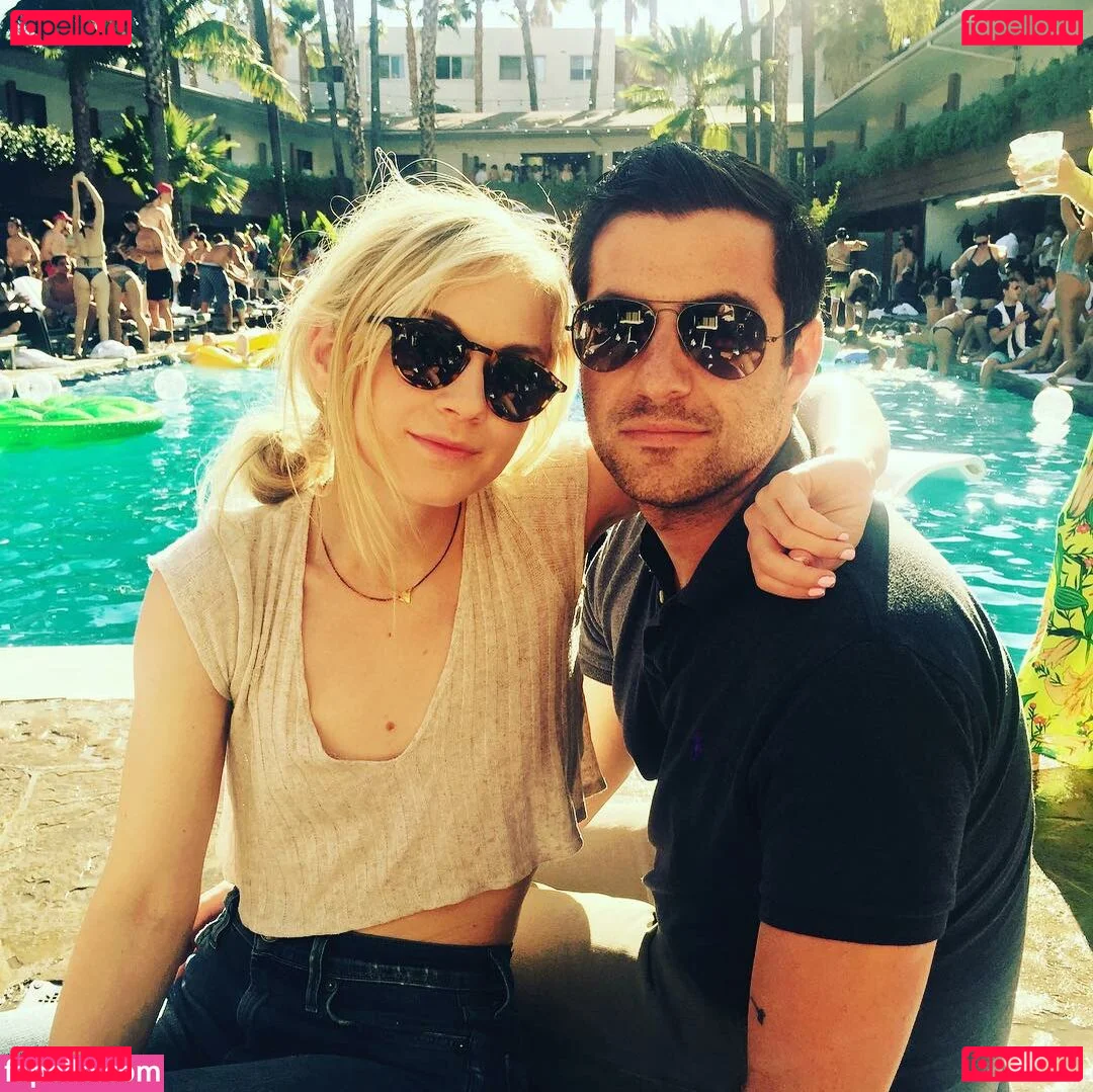 Emily Kinney Onlyfans Photo Gallery 