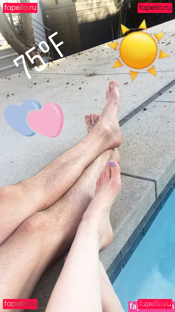 Emily Kinney Onlyfans Photo Gallery 