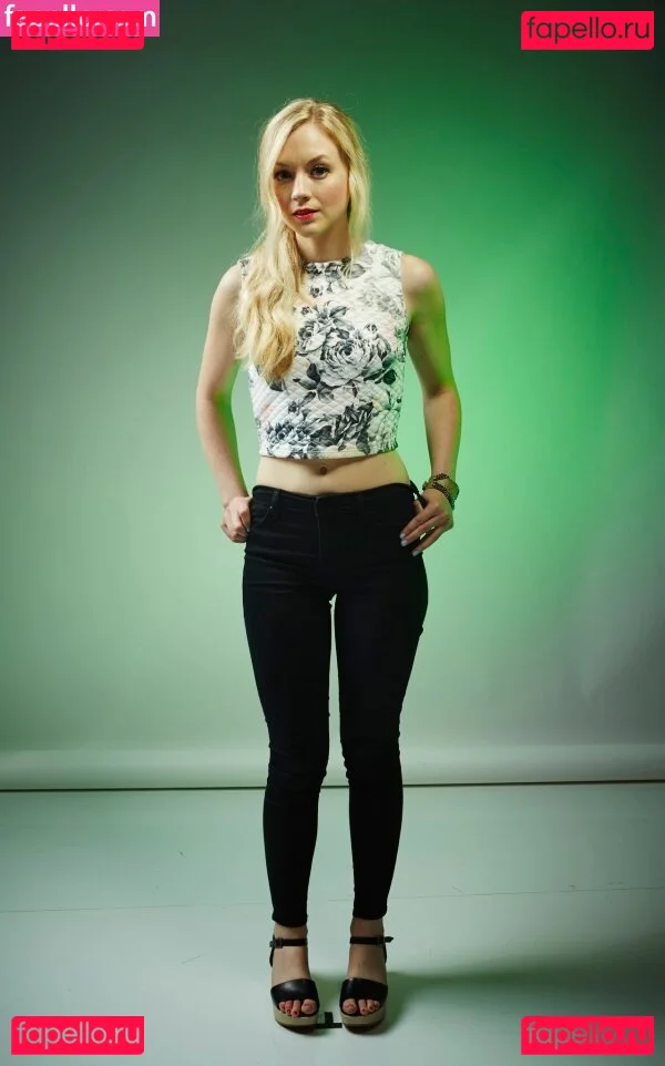 Emily Kinney Onlyfans Photo Gallery 