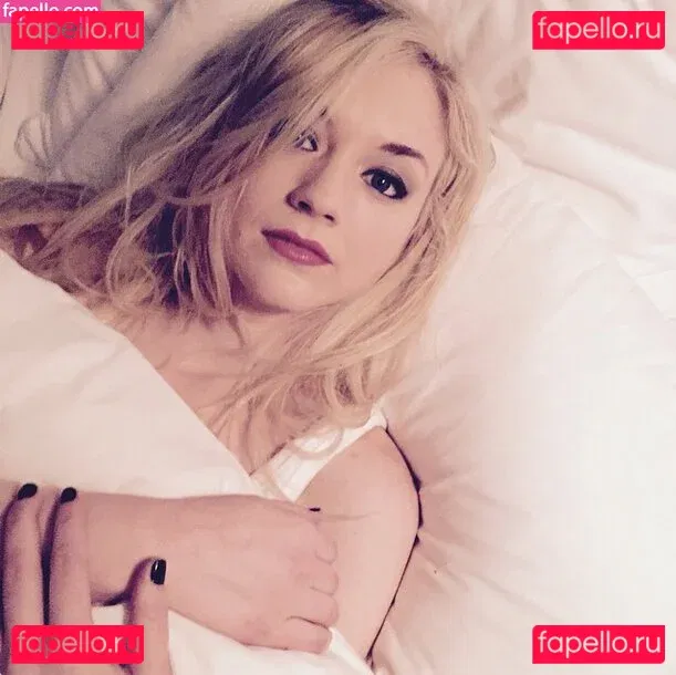 Emily Kinney Onlyfans Photo Gallery 