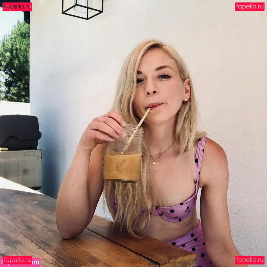Emily Kinney Onlyfans Photo Gallery 