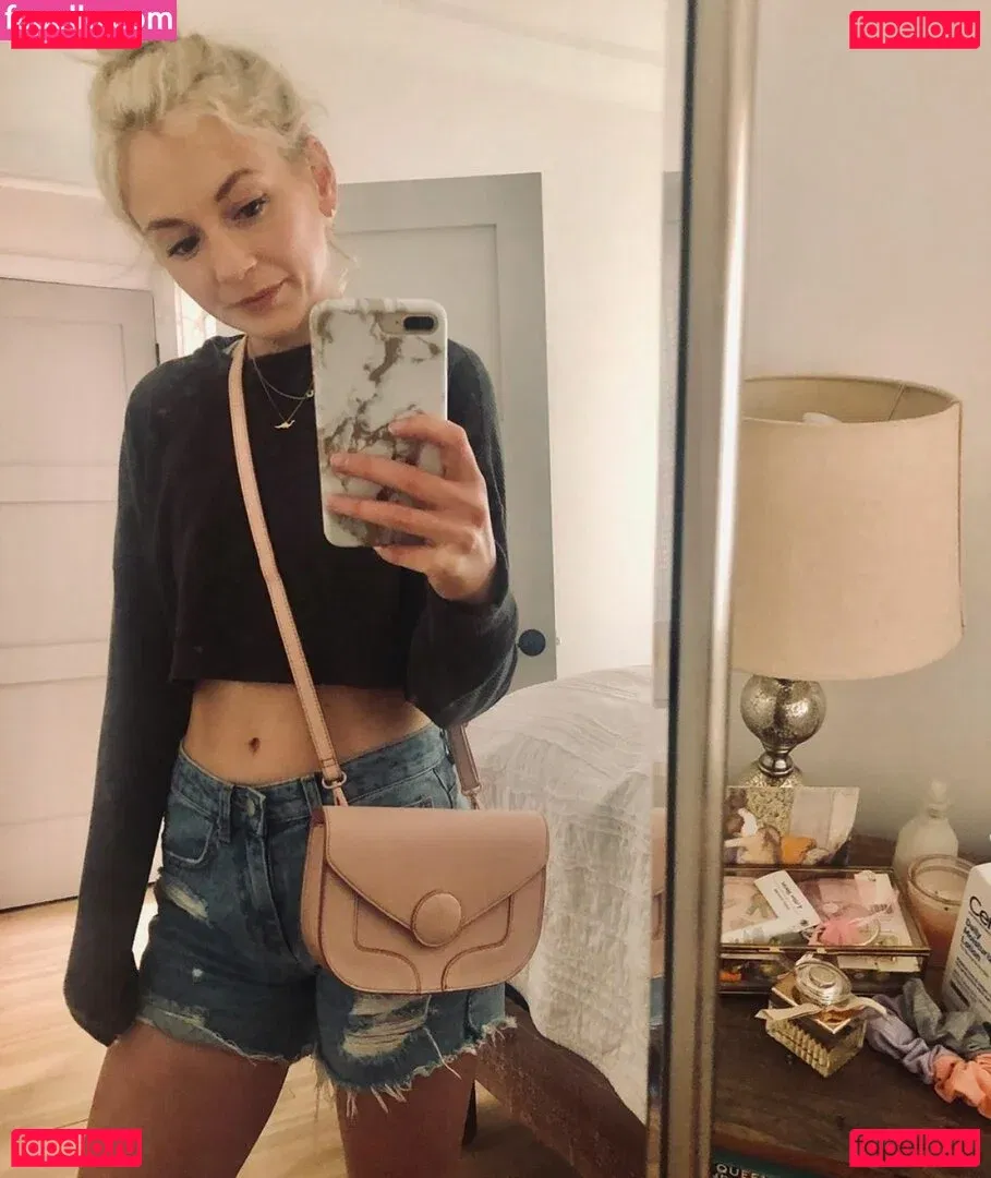 Emily Kinney Onlyfans Photo Gallery 