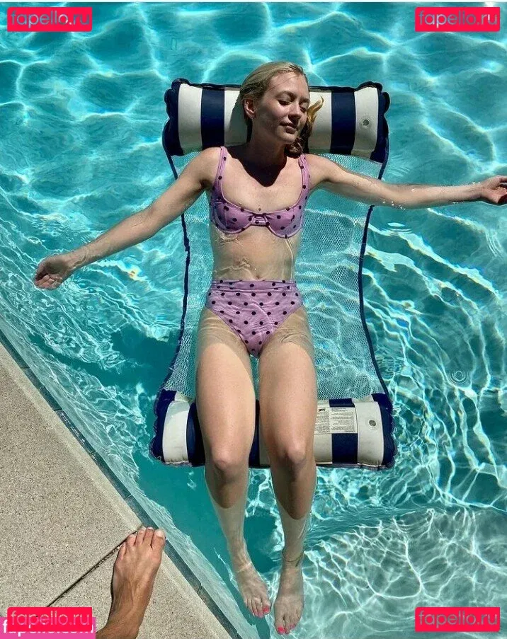 Emily Kinney Onlyfans Photo Gallery 