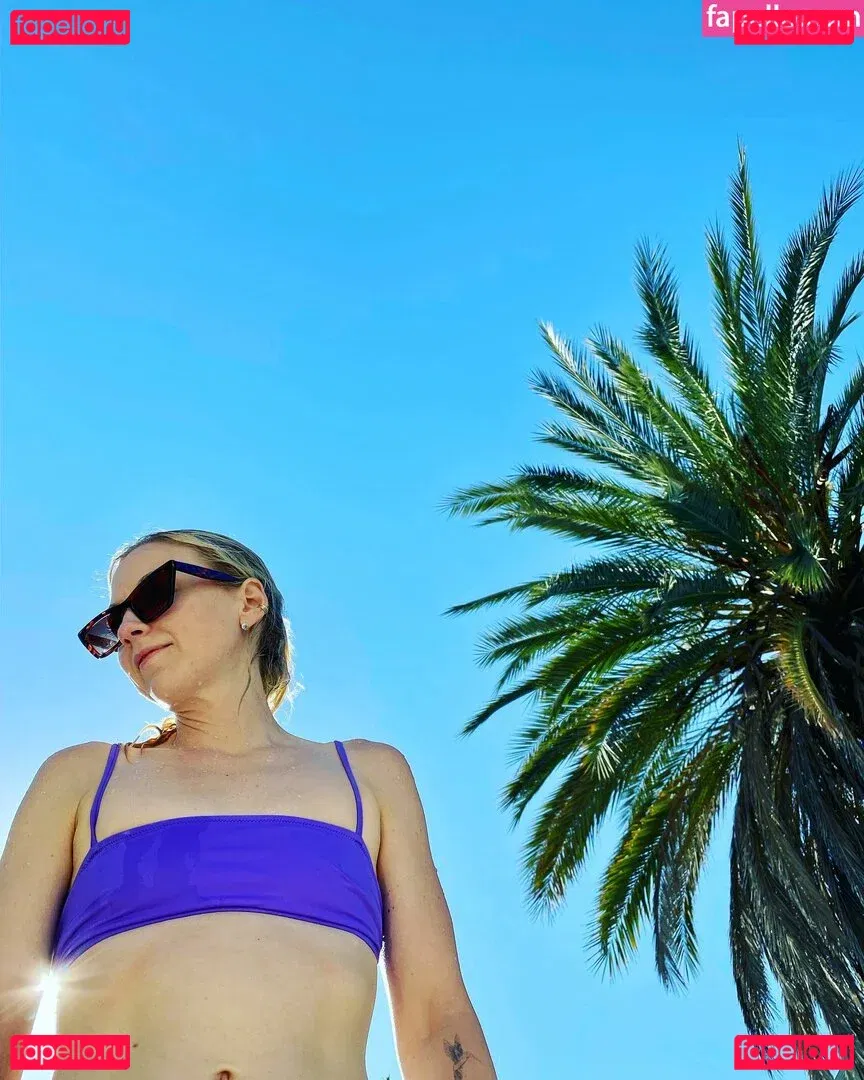 Emily Kinney Onlyfans Photo Gallery 