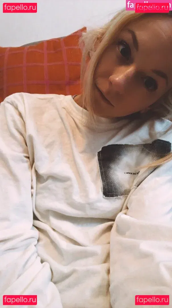 Emily Kinney Onlyfans Photo Gallery 