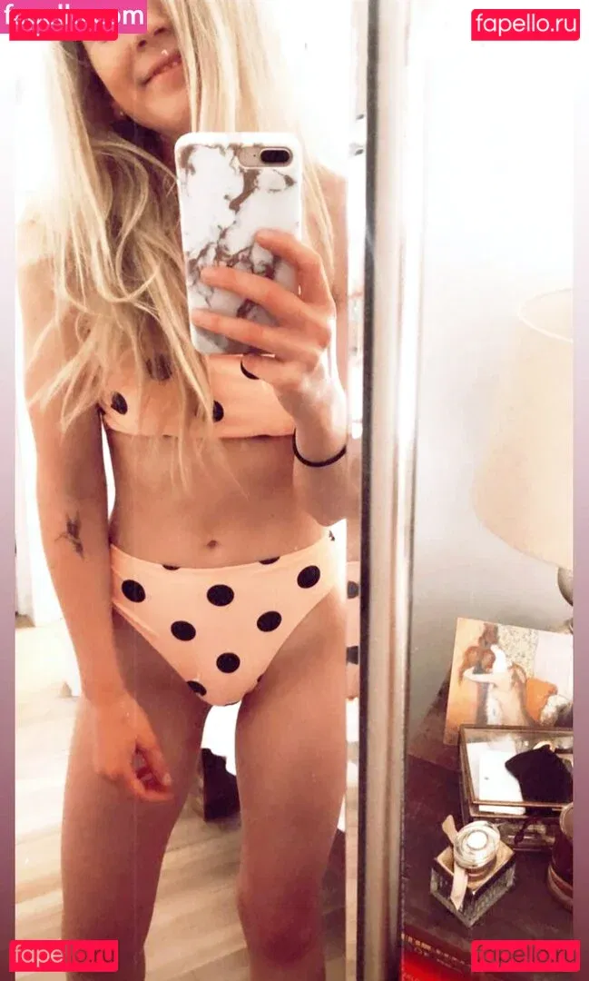 Emily Kinney Onlyfans Photo Gallery 
