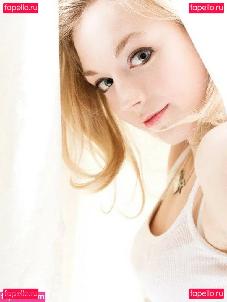 Emily Kinney Onlyfans Photo Gallery 