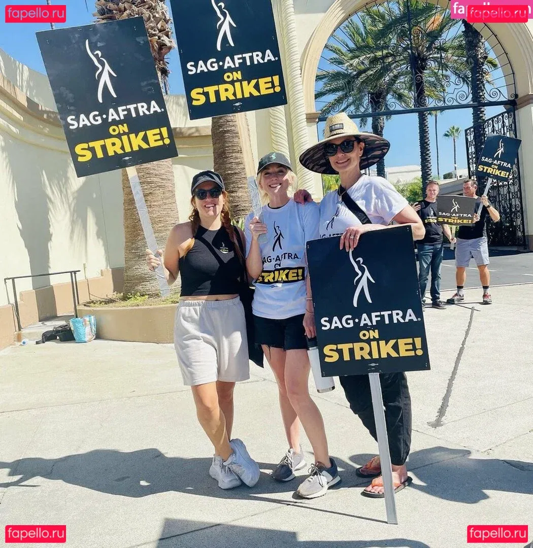 Emily Kinney Onlyfans Photo Gallery 