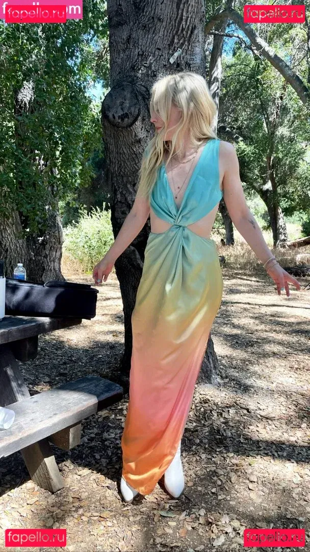 Emily Kinney Onlyfans Photo Gallery 