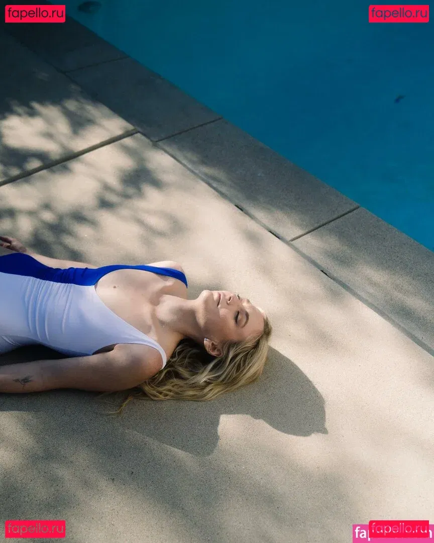 Emily Kinney Onlyfans Photo Gallery 