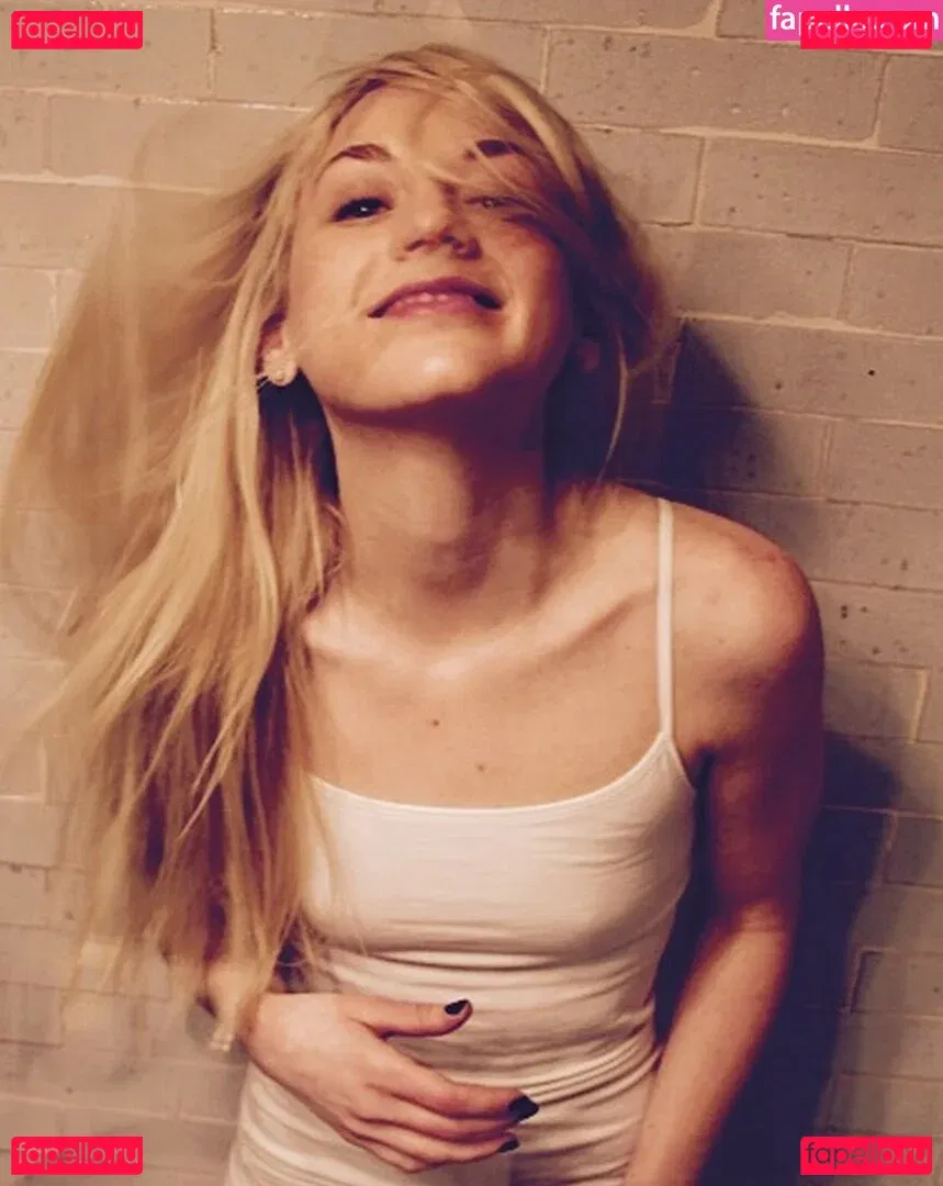 Emily Kinney Onlyfans Photo Gallery 