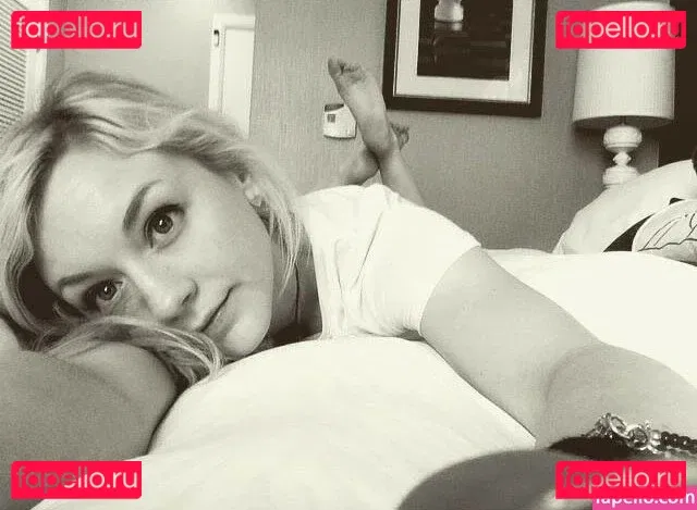 Emily Kinney Onlyfans Photo Gallery 