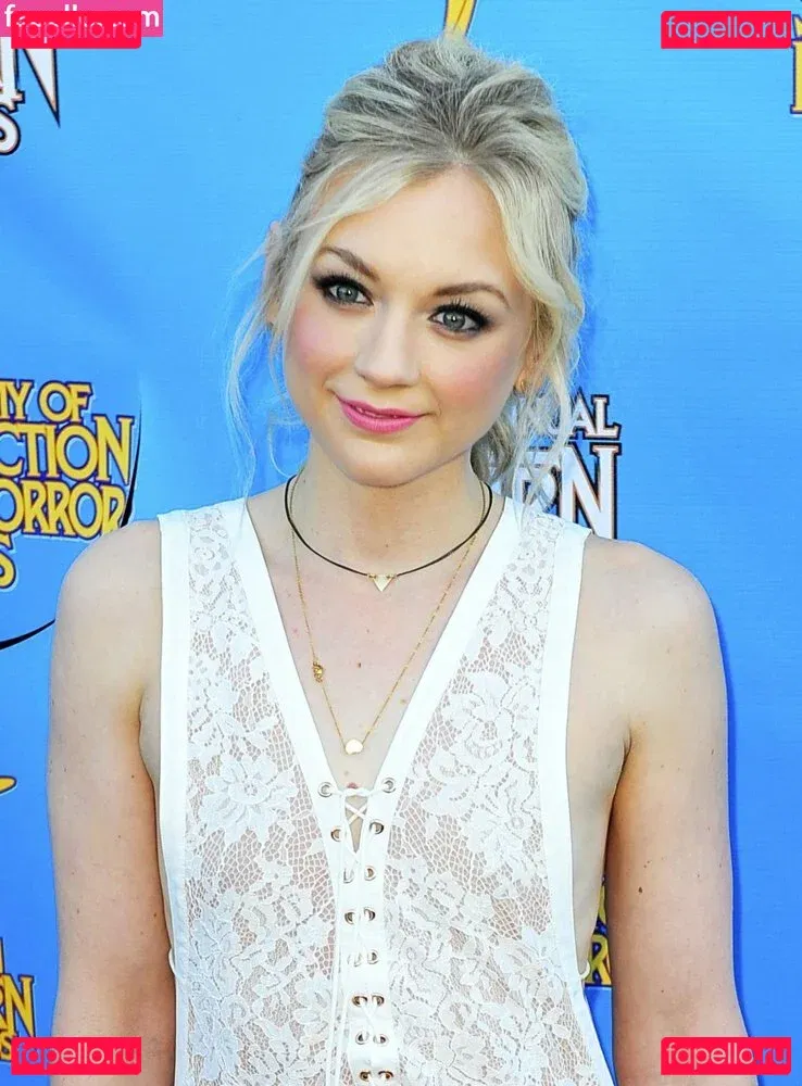 Emily Kinney Onlyfans Photo Gallery 