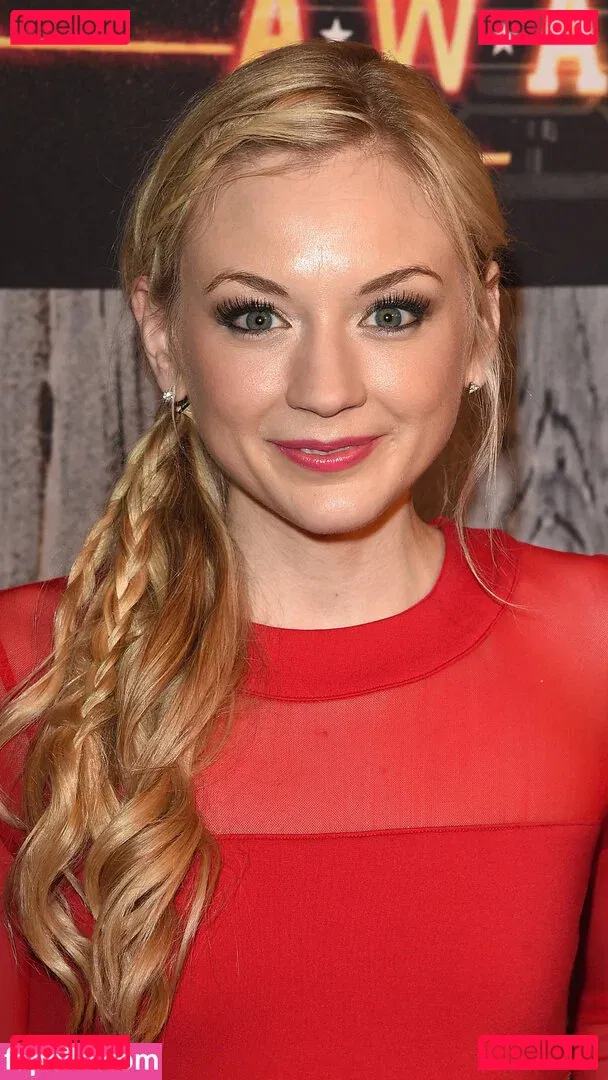 Emily Kinney Onlyfans Photo Gallery 