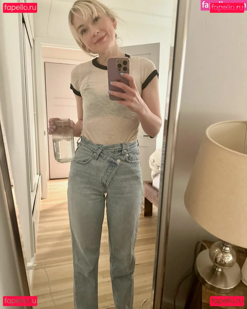 Emily Kinney Onlyfans Photo Gallery 