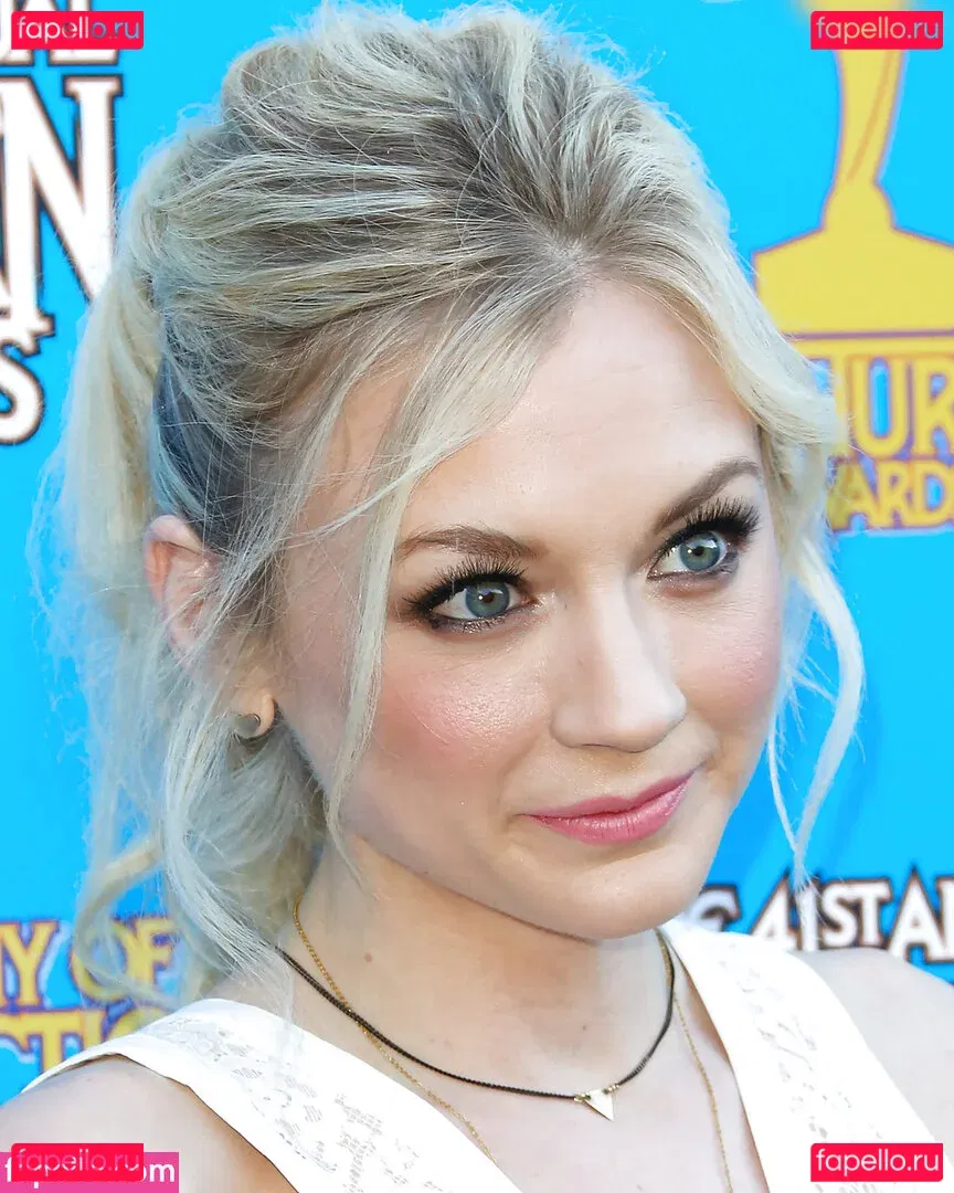 Emily Kinney Onlyfans Photo Gallery 