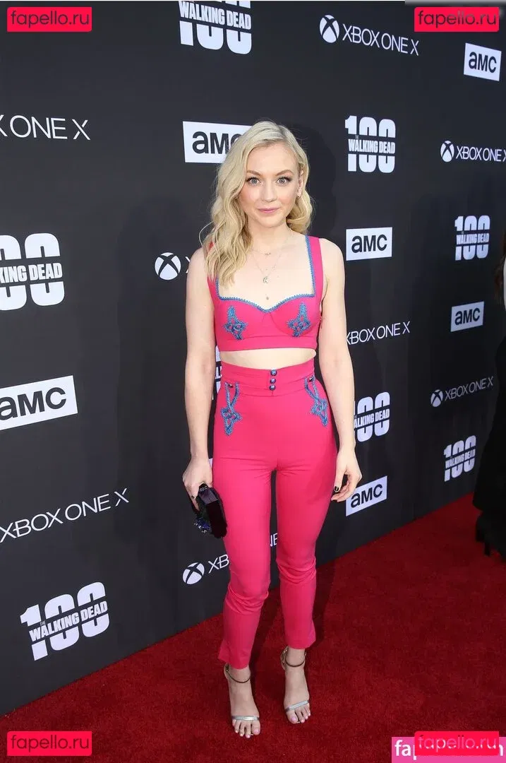 Emily Kinney Onlyfans Photo Gallery 