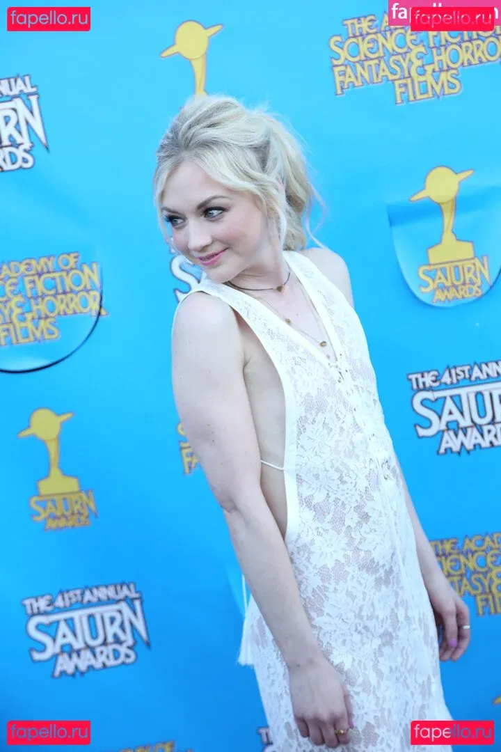Emily Kinney Onlyfans Photo Gallery 
