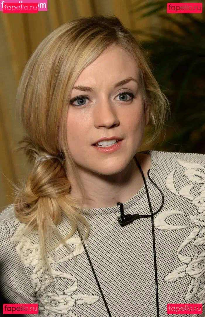 Emily Kinney Onlyfans Photo Gallery 