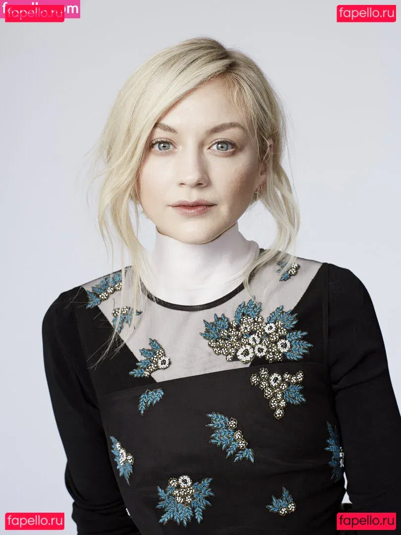 Emily Kinney Onlyfans Photo Gallery 