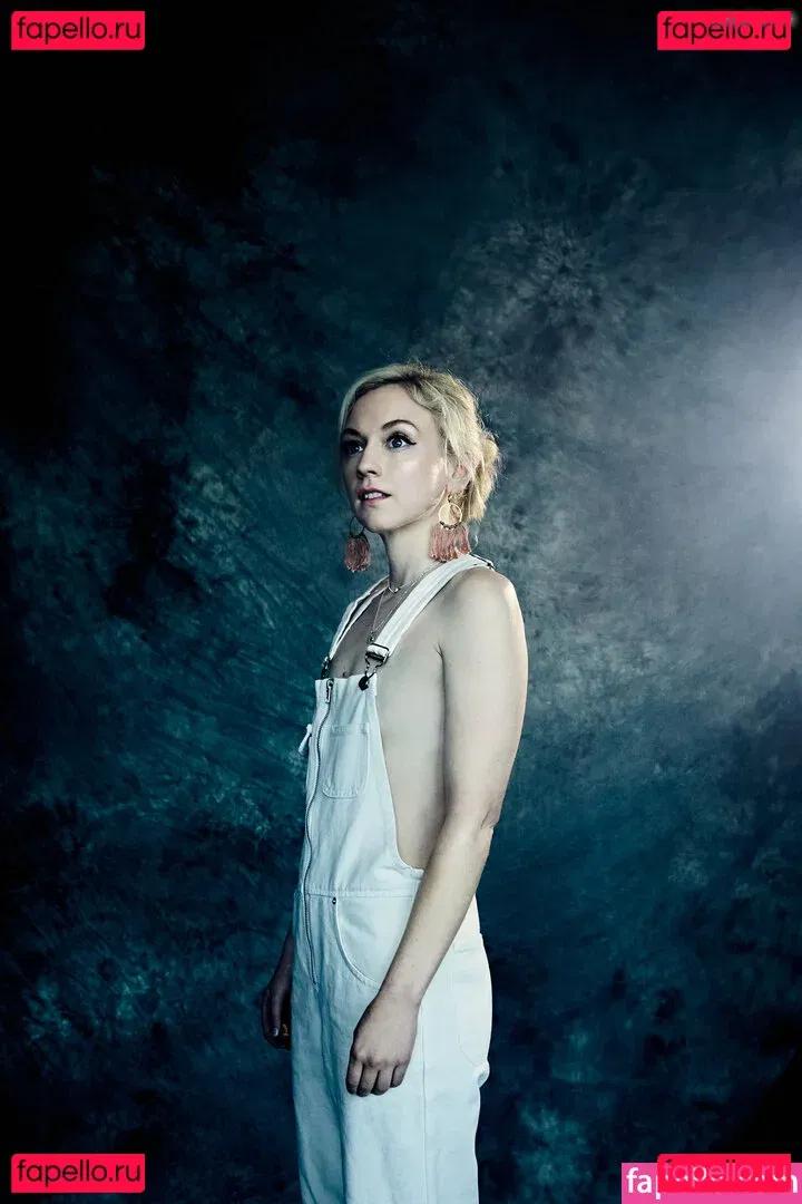 Emily Kinney Onlyfans Photo Gallery 