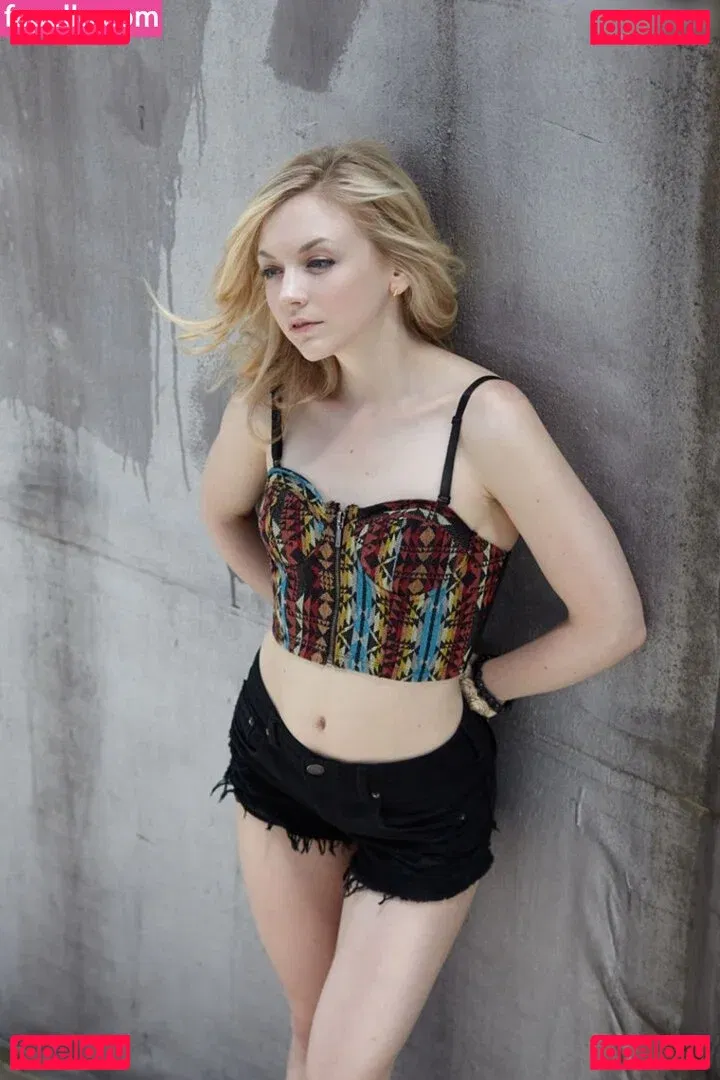 Emily Kinney Onlyfans Photo Gallery 