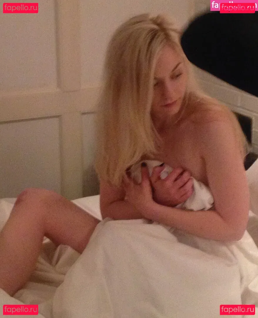 Emily Kinney Onlyfans Photo Gallery 