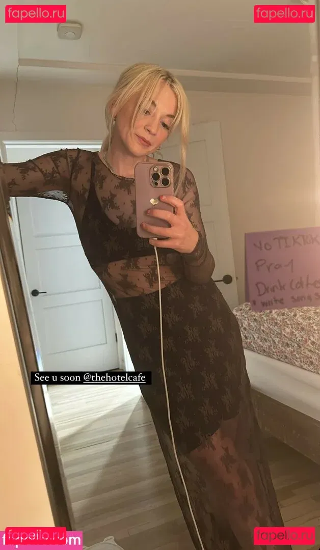Emily Kinney Onlyfans Photo Gallery 