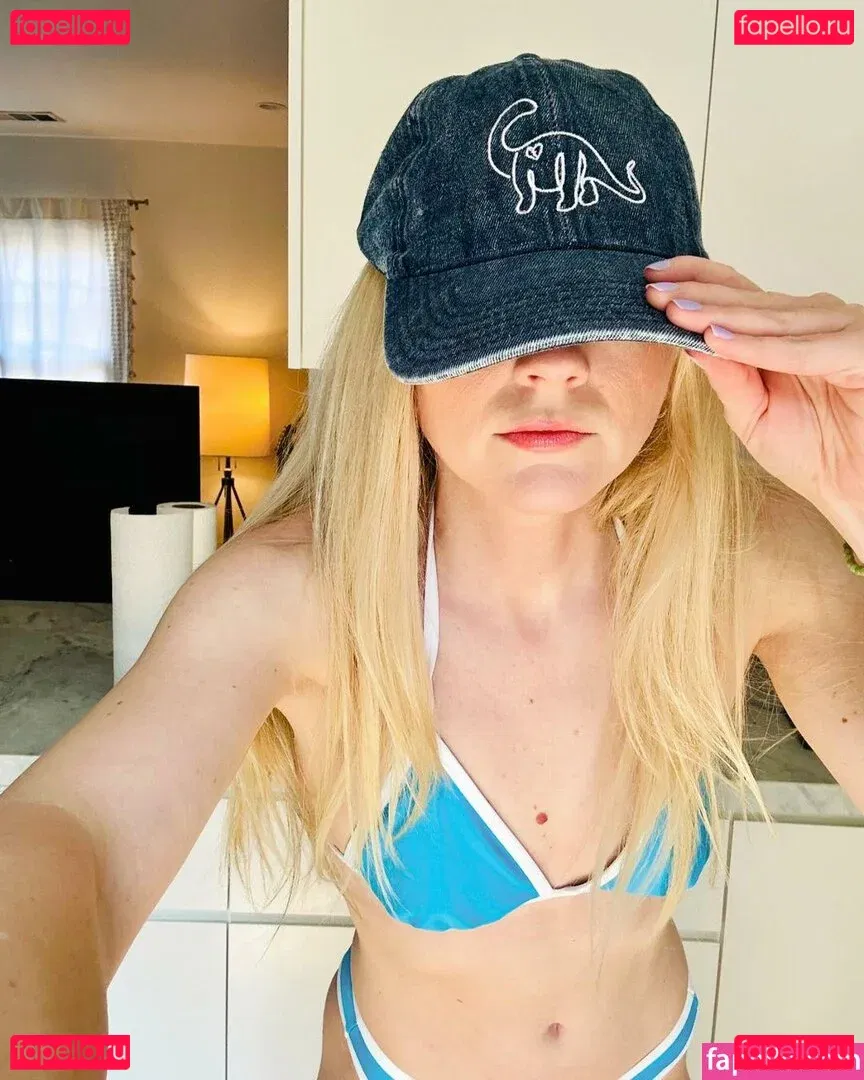 Emily Kinney Onlyfans Photo Gallery 