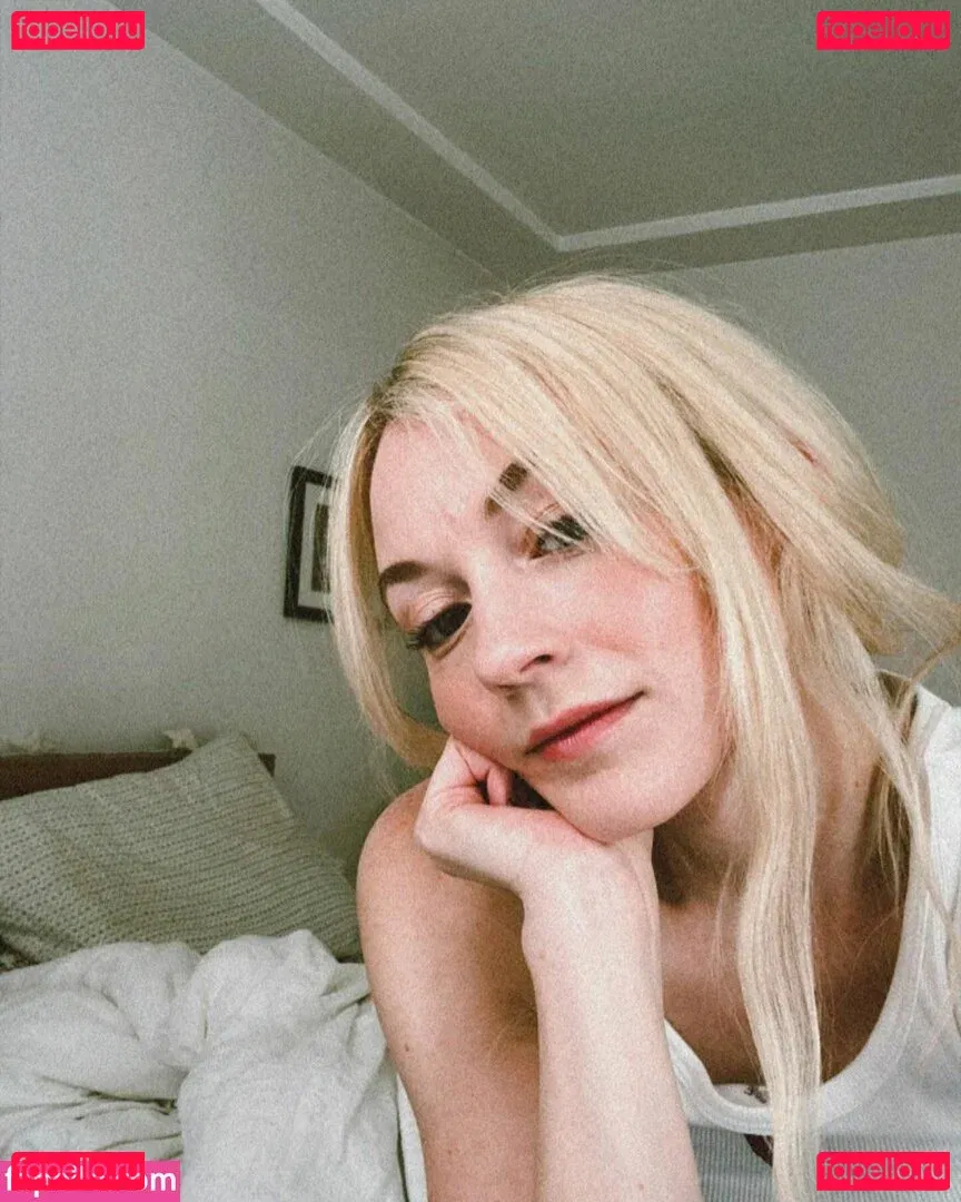 Emily Kinney Onlyfans Photo Gallery 