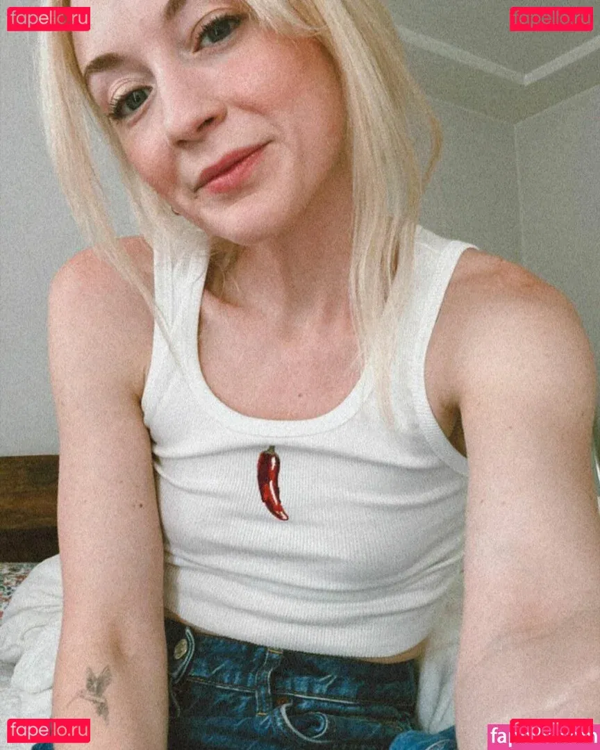 Emily Kinney Onlyfans Photo Gallery 