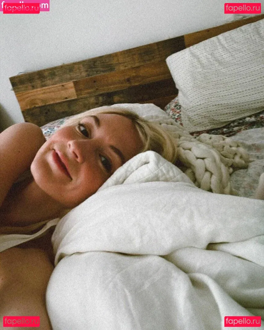 Emily Kinney Onlyfans Photo Gallery 